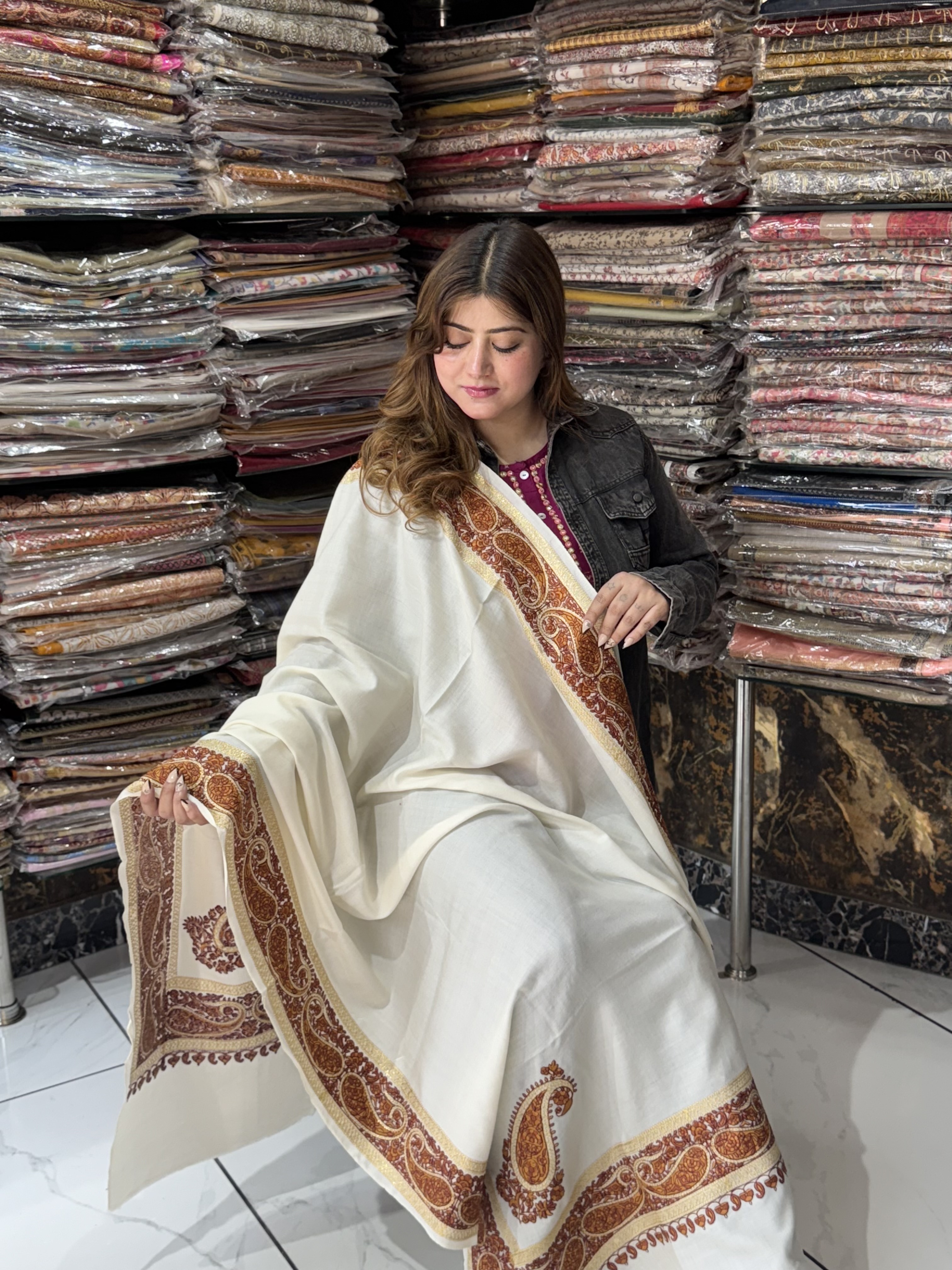 Zaridor shawl-https://s3.ap-south-1.amazonaws.com/prod-media-vyaparify-com/vcards/products/63519/IMG_2730.jpeg Image