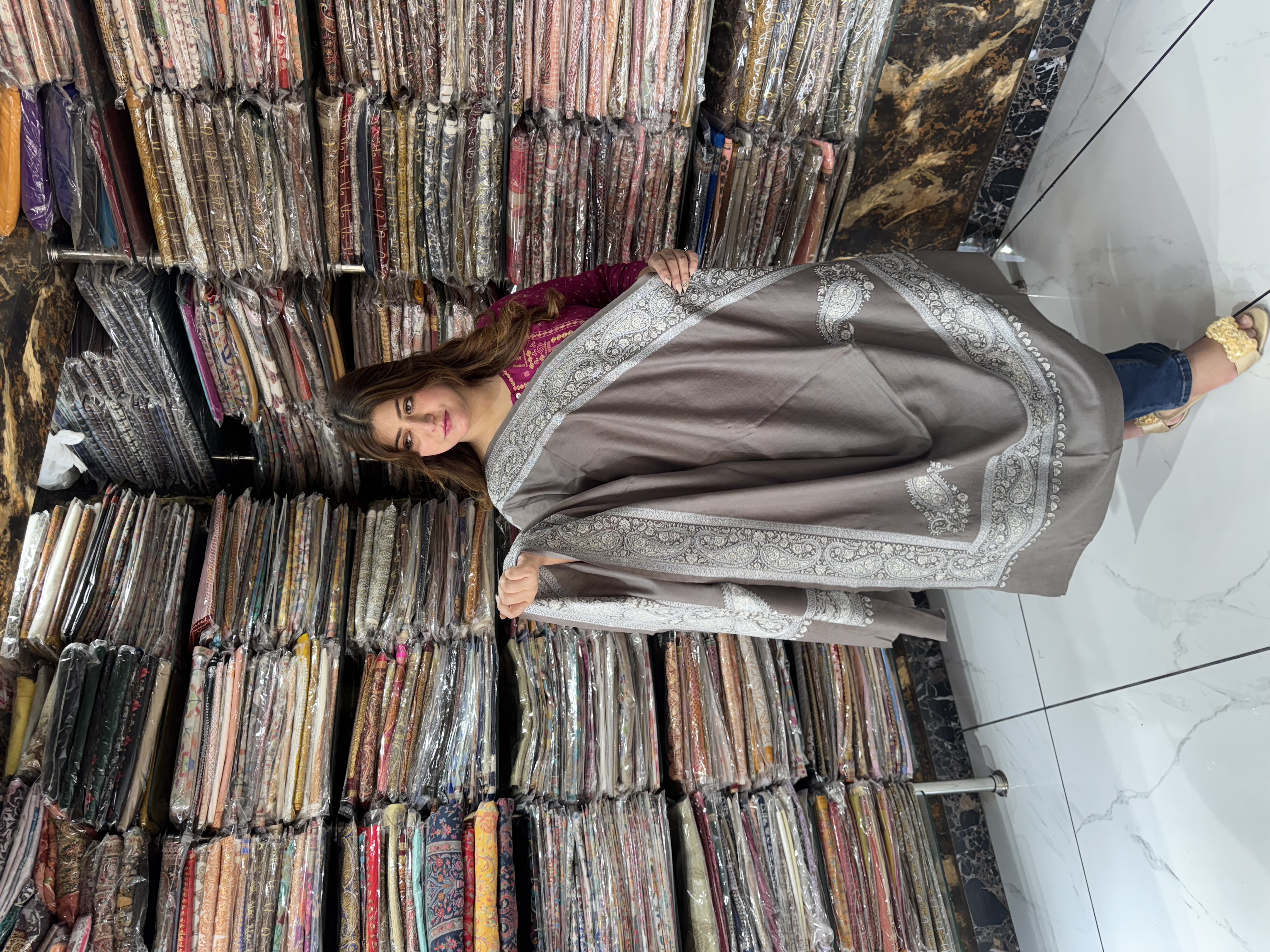 Zaridor shawl-https://s3.ap-south-1.amazonaws.com/prod-media-vyaparify-com/vcards/products/63591/IMG_2520.jpeg Image