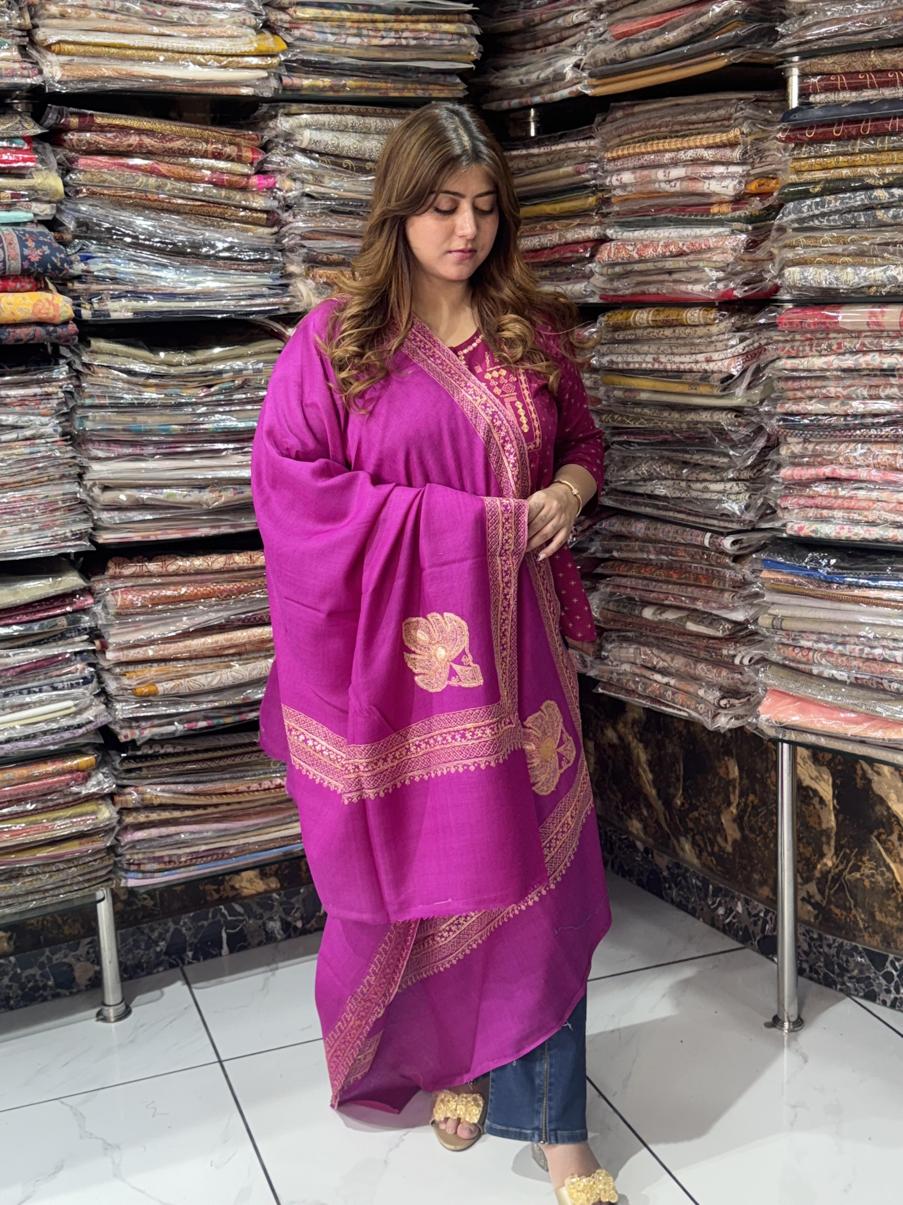 3-hashi shawl-https://s3.ap-south-1.amazonaws.com/prod-media-vyaparify-com/vcards/products/63594/IMG_2945.jpeg Image