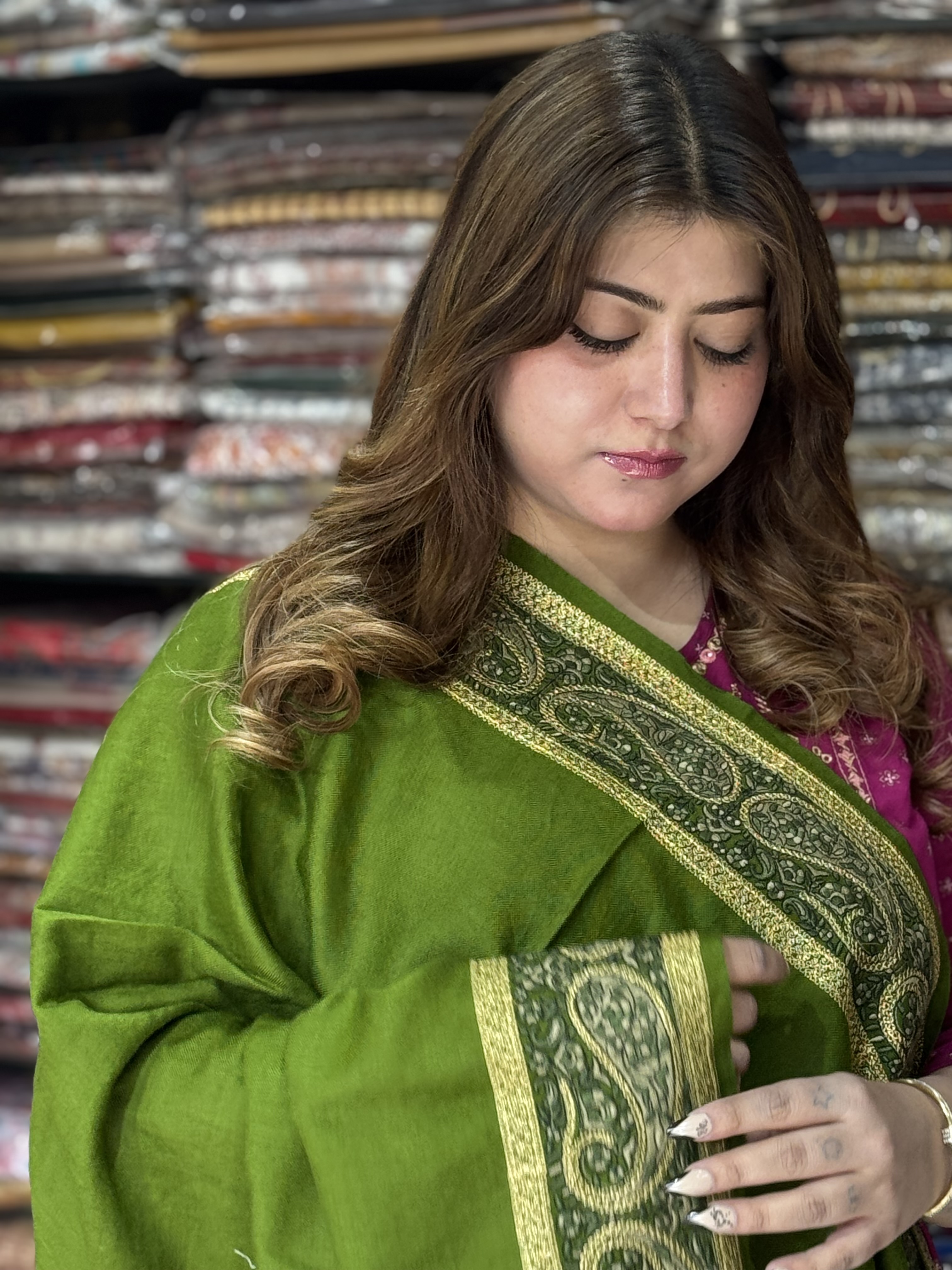 Zaridor shawl-https://s3.ap-south-1.amazonaws.com/prod-media-vyaparify-com/vcards/products/63596/IMG_2533.jpeg Image