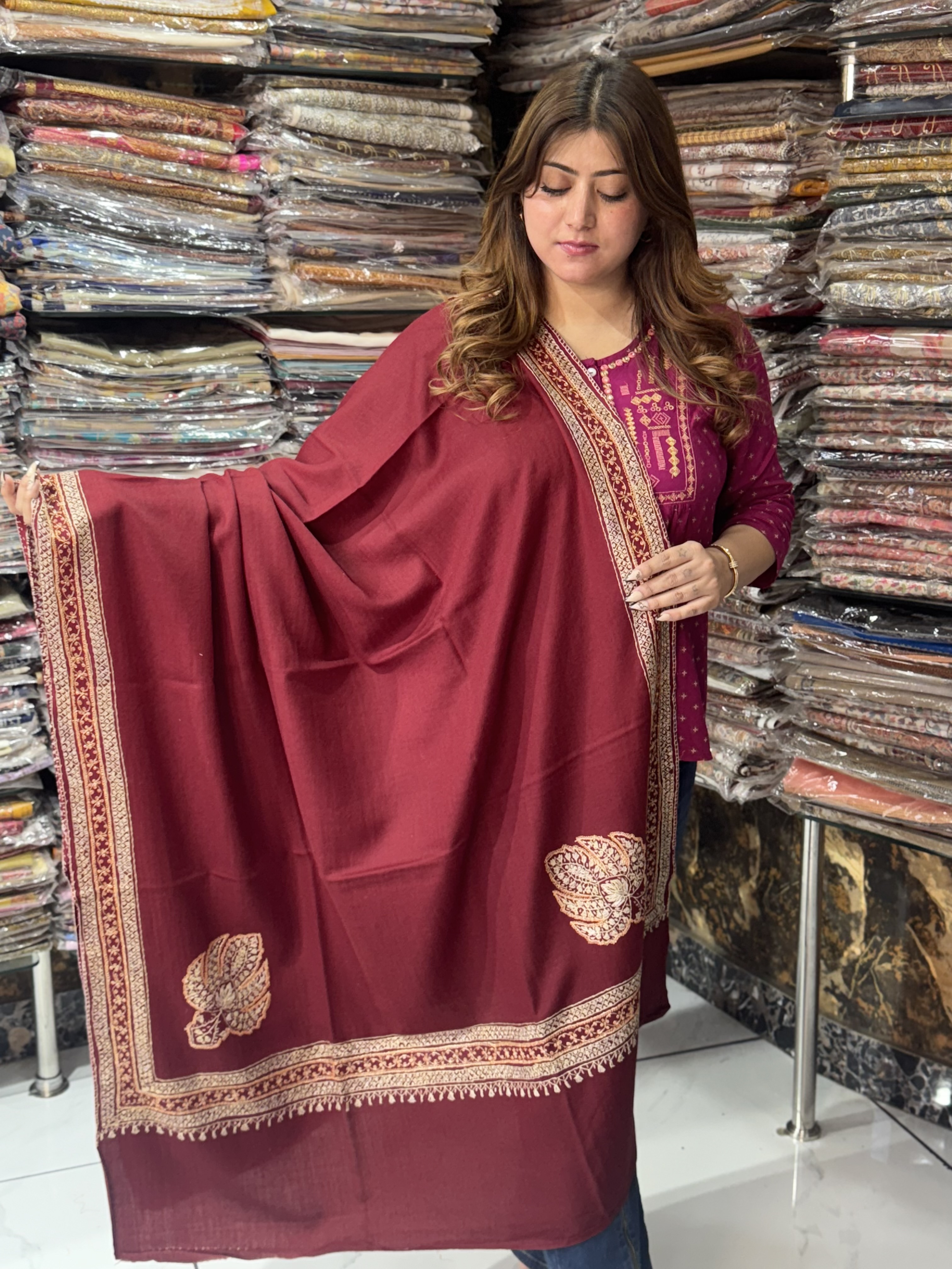 3 hashi shawl-https://s3.ap-south-1.amazonaws.com/prod-media-vyaparify-com/vcards/products/63599/IMG_2947.jpeg Image