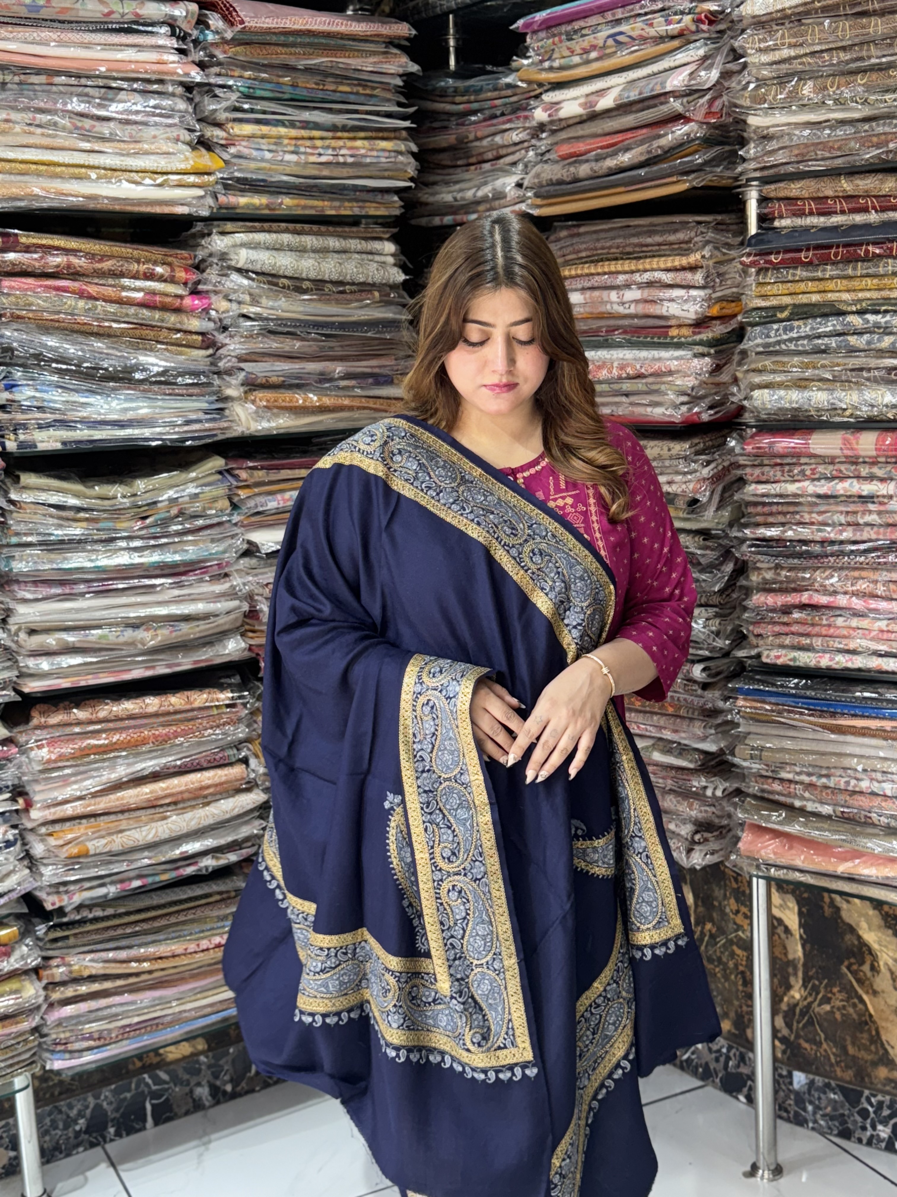 Zaridor shawl-https://s3.ap-south-1.amazonaws.com/prod-media-vyaparify-com/vcards/products/64105/IMG_2586.jpeg Image