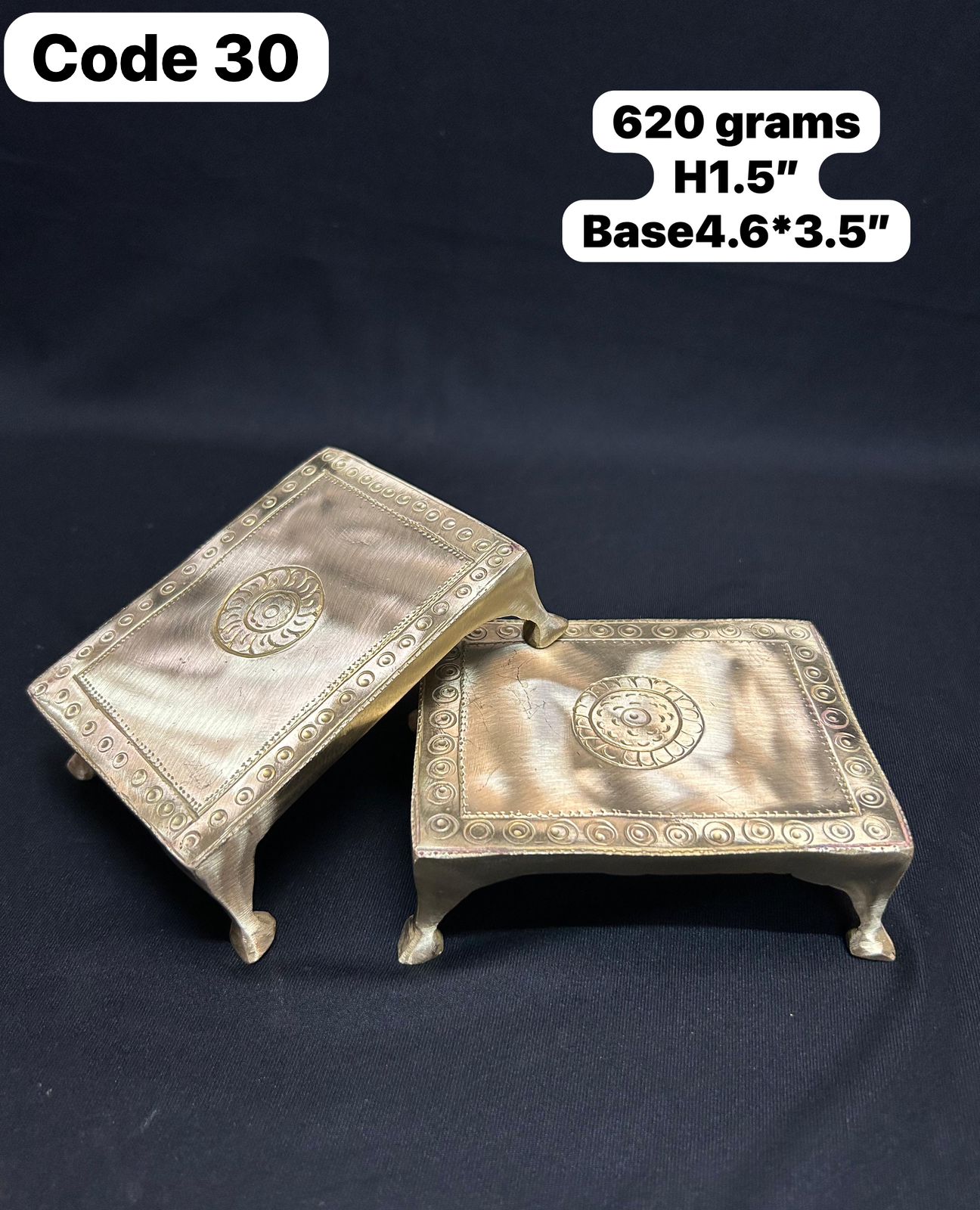 panchaloha handcrafted peeta-https://s3.ap-south-1.amazonaws.com/prod-media-vyaparify-com/vcards/products/69390/04203d0d-26be-4292-9a0e-667248d053cd.jpg Image