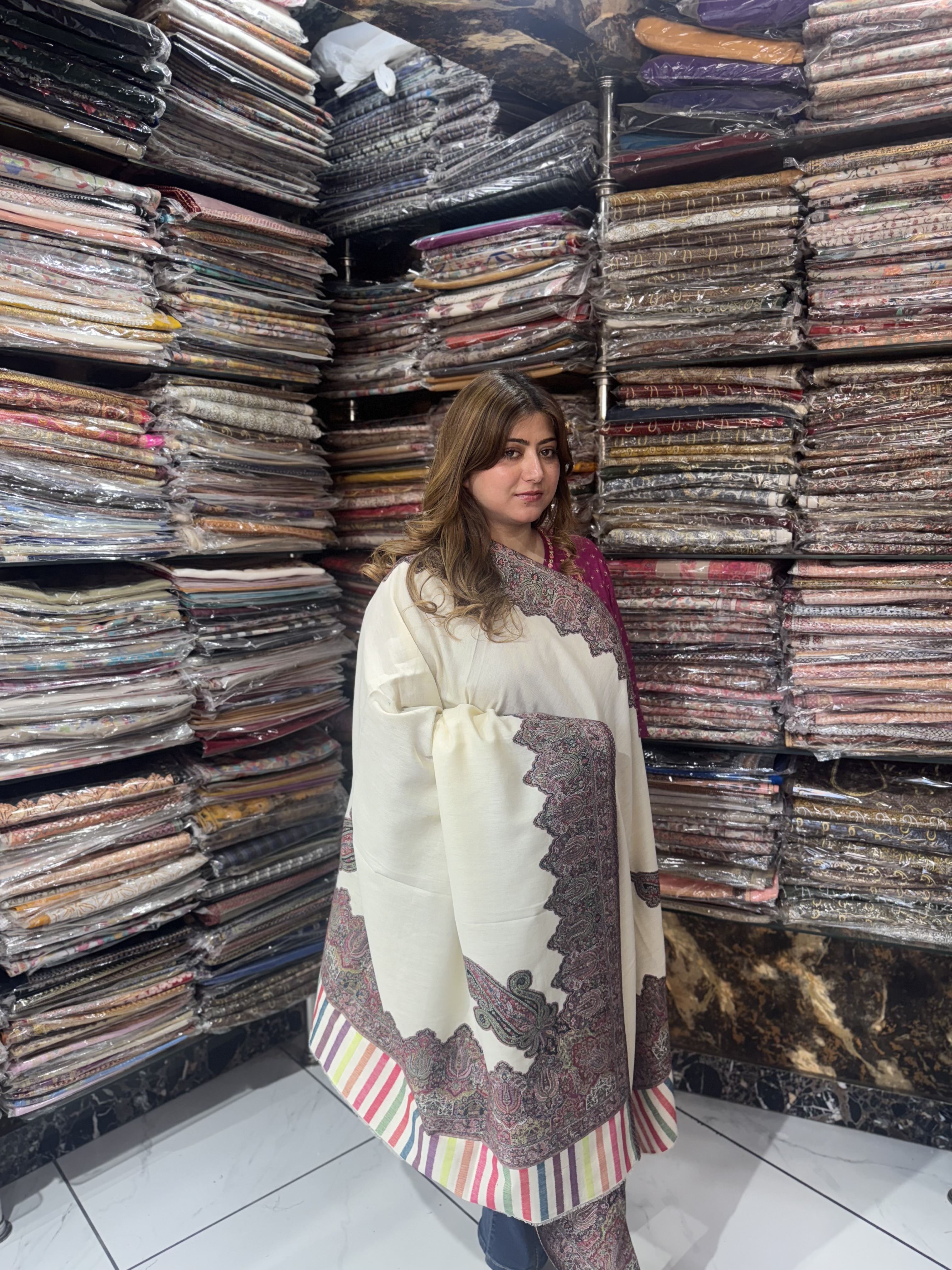 Kani border shawl-https://s3.ap-south-1.amazonaws.com/prod-media-vyaparify-com/vcards/products/72941/IMG_3076.jpeg Image