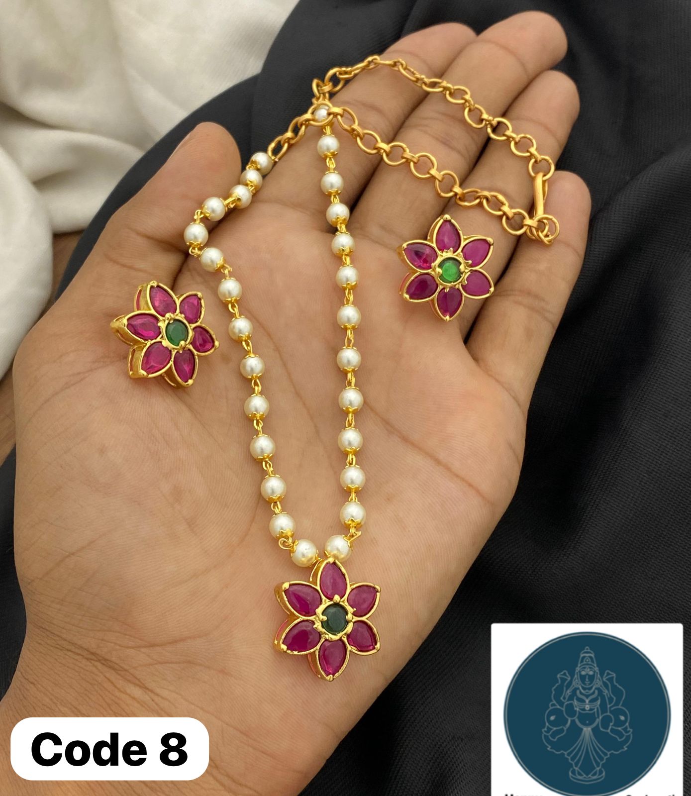 Panchaloha made gold polished necklace-https://s3.ap-south-1.amazonaws.com/prod-media-vyaparify-com/vcards/products/73058/169e6e8a-3fb5-4232-8560-7898e39c9454.jpg Image