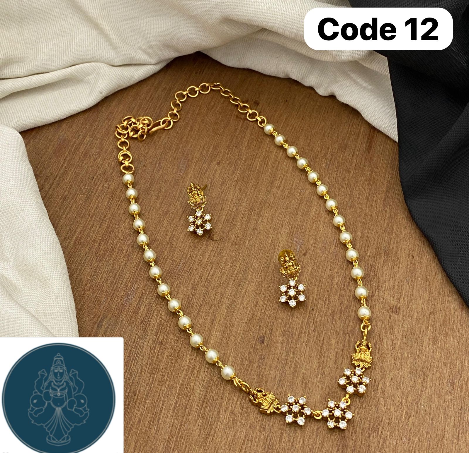 Panchaloha made gold polished necklace-https://s3.ap-south-1.amazonaws.com/prod-media-vyaparify-com/vcards/products/73065/e9c19f93-0611-4694-8991-fcf730304db6.jpg Image