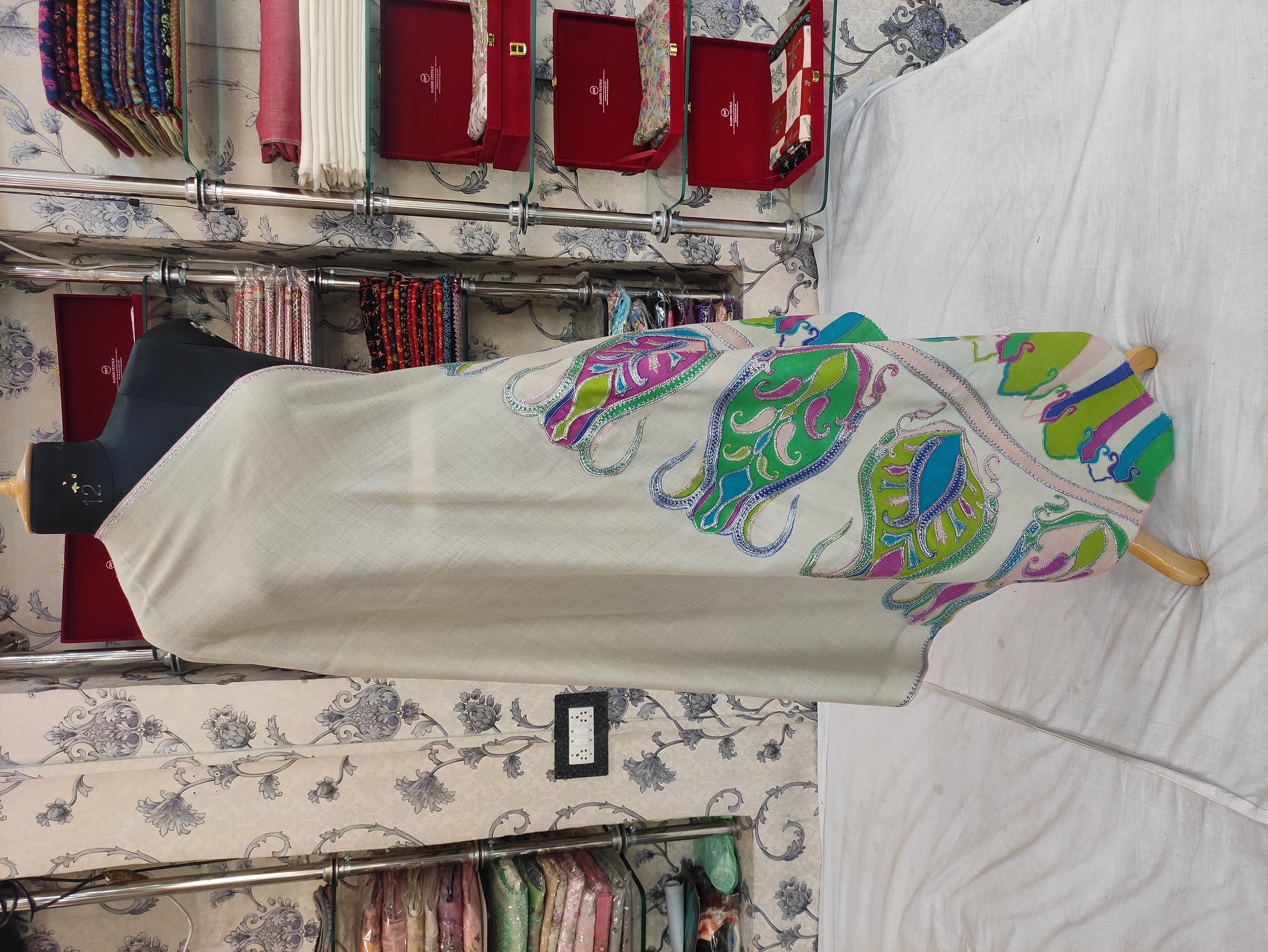 SEMI PASHMINA DOOR DAR TILLA SHAWL-https://s3.ap-south-1.amazonaws.com/prod-media-vyaparify-com/vcards/products/92402/IMG_20241129_153826.jpg Image