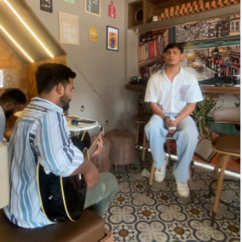 Live Music MEENU DOGRA D17/327, NEAR JIMS College, Opp. Petrol Pump, Rohini  Sector 3