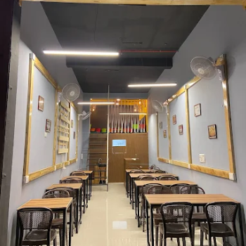 Inner Dinning URBAN EATERY Shop No G-1 Maa Randal Plaza Jakatnaka Valsad Road, Dharampur Gujrat