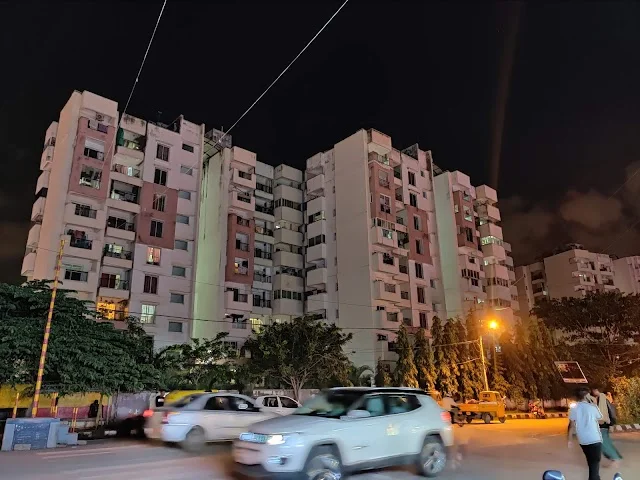 5 BHK Flat for Sale in 80ft Road