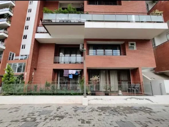 Single Occupancy for Male in 4 BHK Flat for Rent in Kasavanahalli near Harlur (not far from Sarjapur