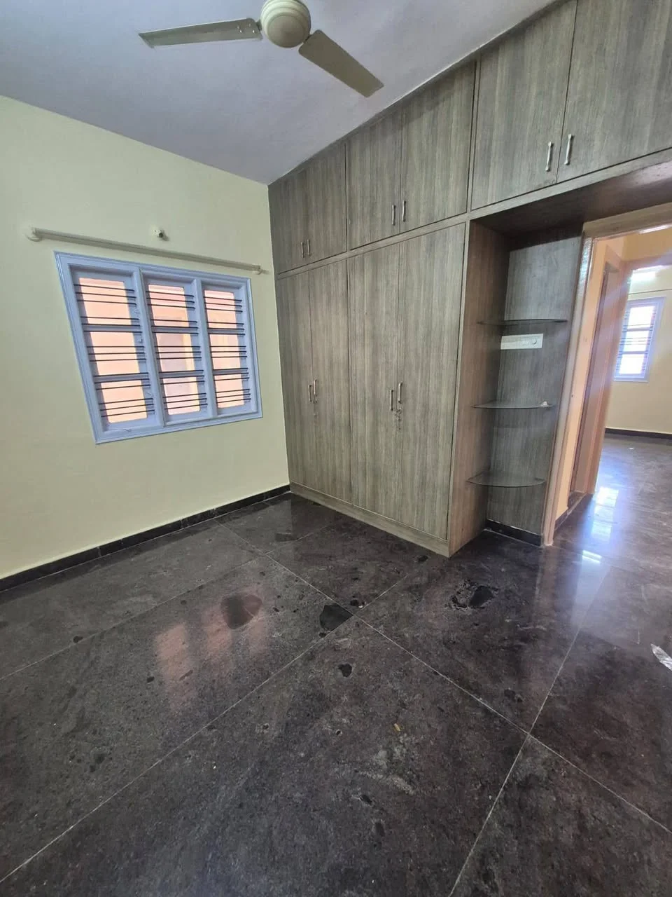 3 BHK Flat for Rent in kudlu gate metro station near hsr layout 2km