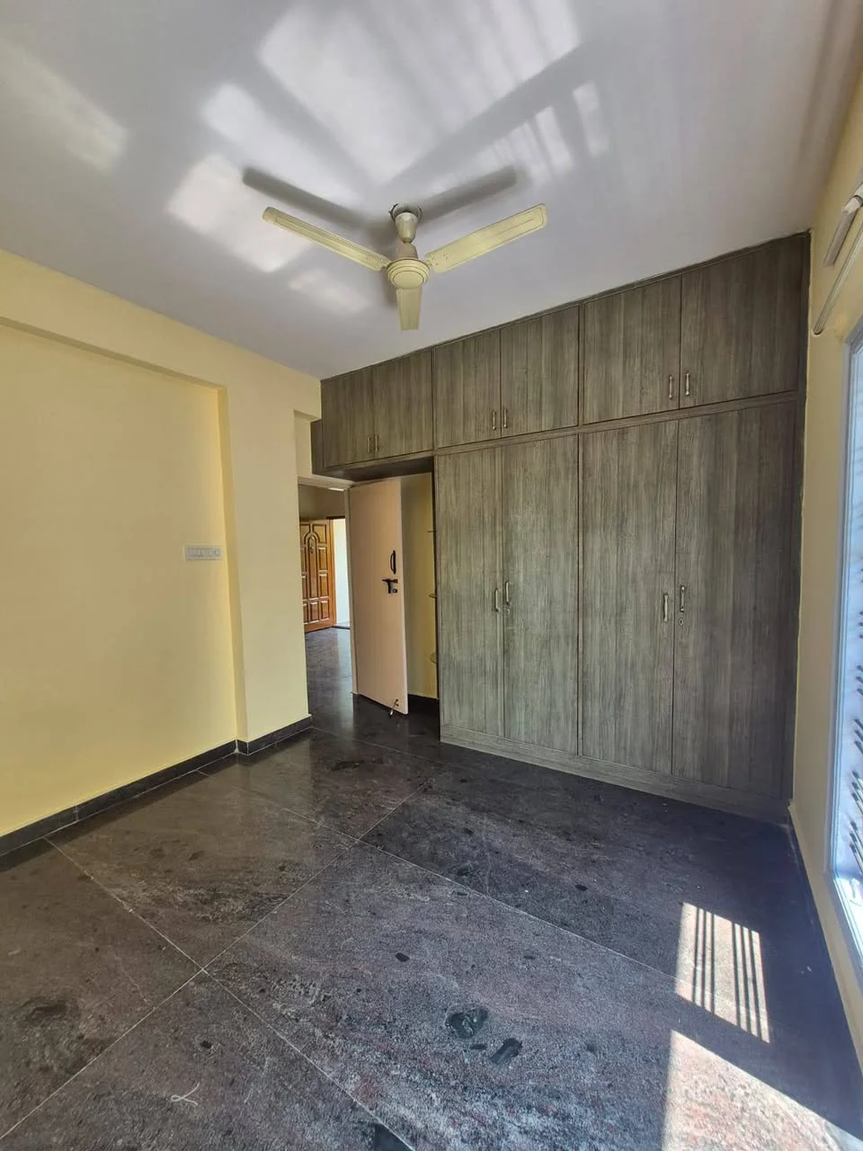 3 BHK Flat for Rent in kudlu gate metro station near hsr layout 2km