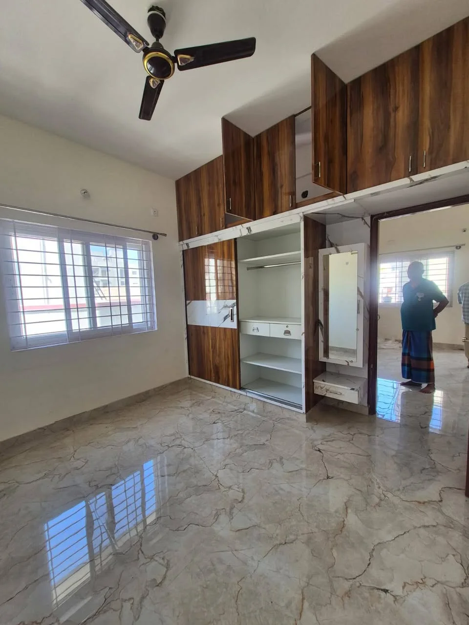 2 BHK Flat for Rent in kudlu gate metro station near hsr layout 2km