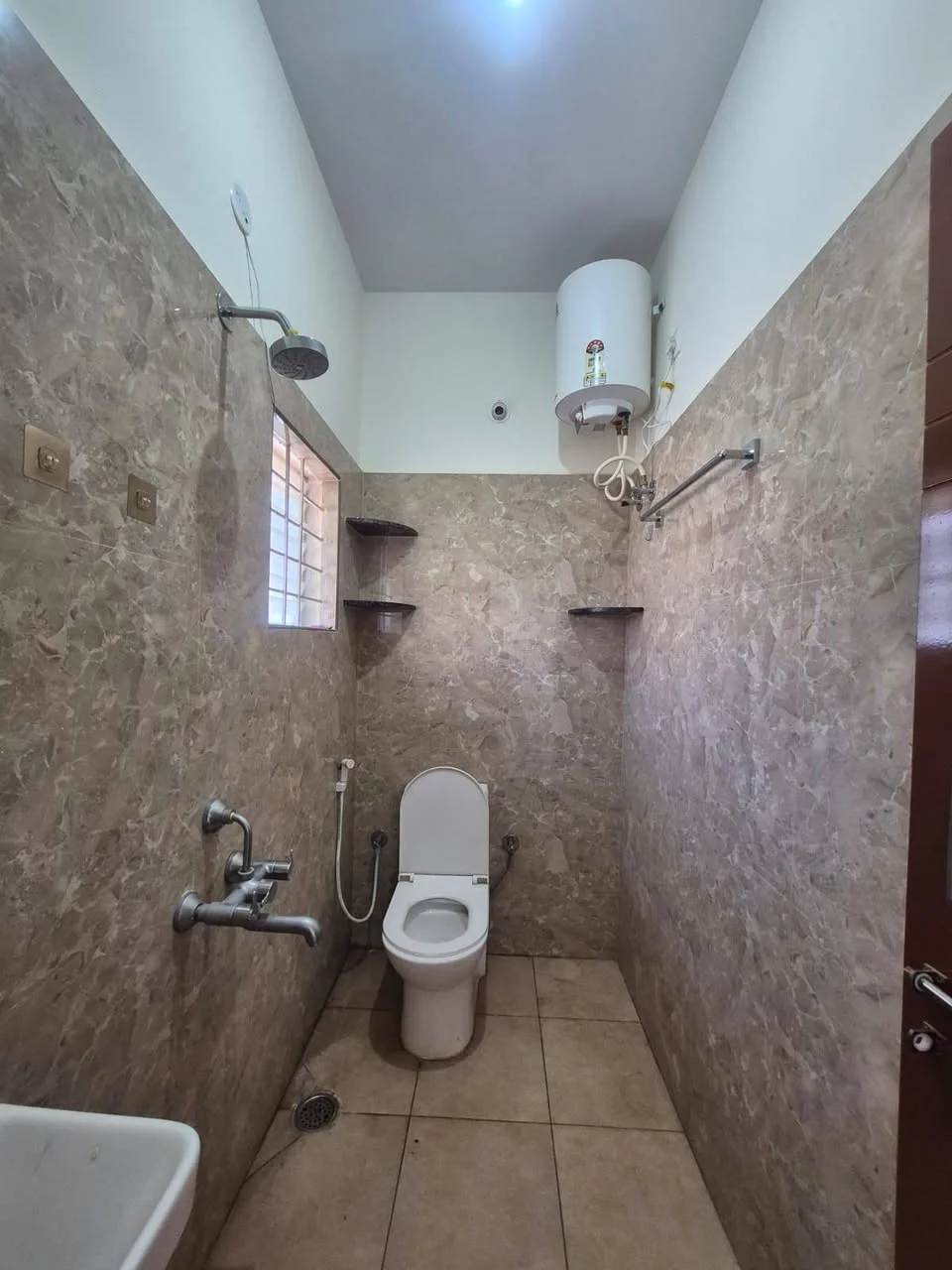 2 BHK Flat for Rent in kudlu gate metro station near hsr layout 2km