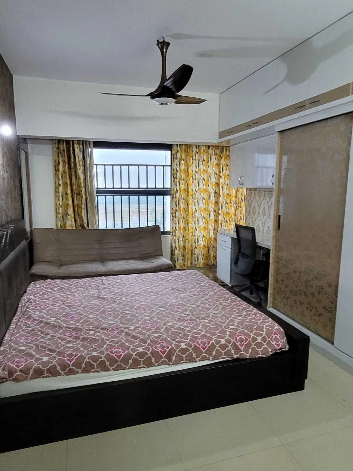 2.5 BHK Flat for Rent in Parkway Homes