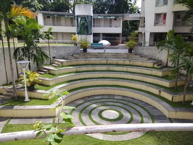 4 BHK Flat for Sale in KOREGAON PARK