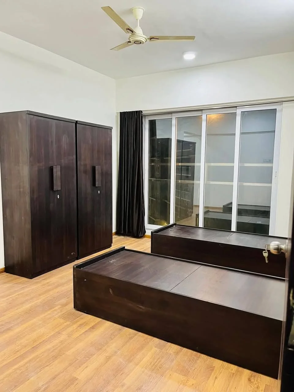 Flat for Rent in Goregaon West Metro | Near Nesco