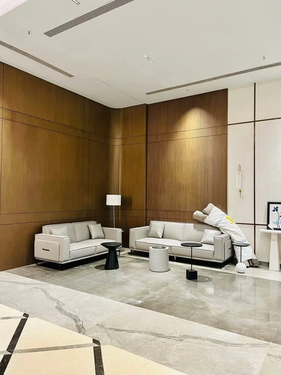 Flat for Rent in Goregaon West Metro | Near Nesco