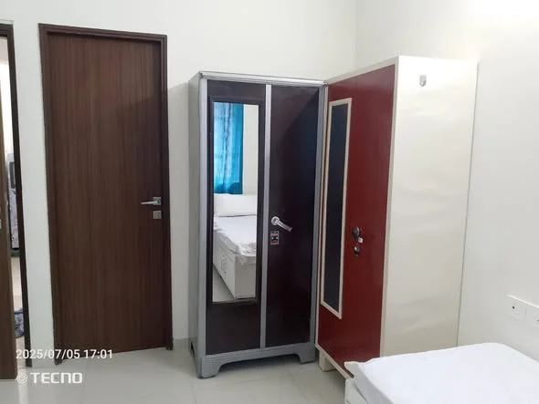 Single Occupancy for Male in Flat for Rent in Malad East