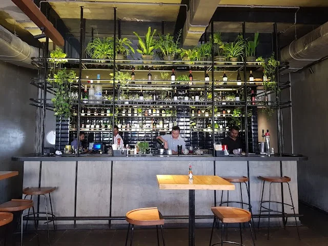 2 BHK Flat for Rent in Lokhandwala