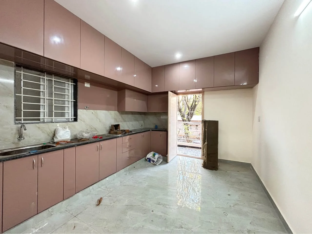 2 BHK Flat for Rent in HSRLAYOUT HARALUR