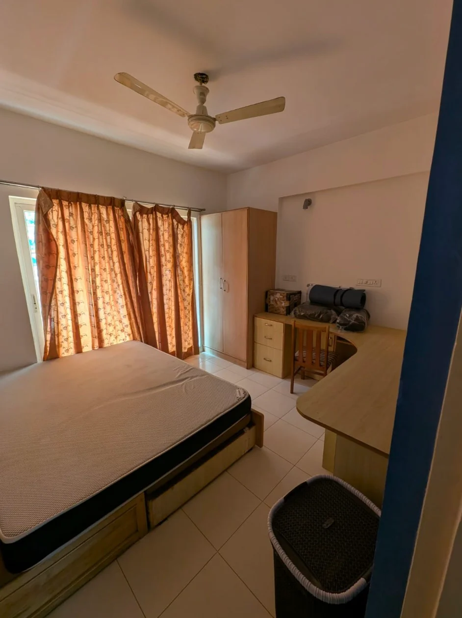 Single Occupancy in 3 BHK Flat for Rent in Next to Roxie