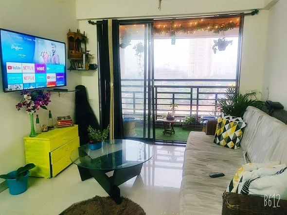 Shared for Female in Flat for Rent in Goregaon West