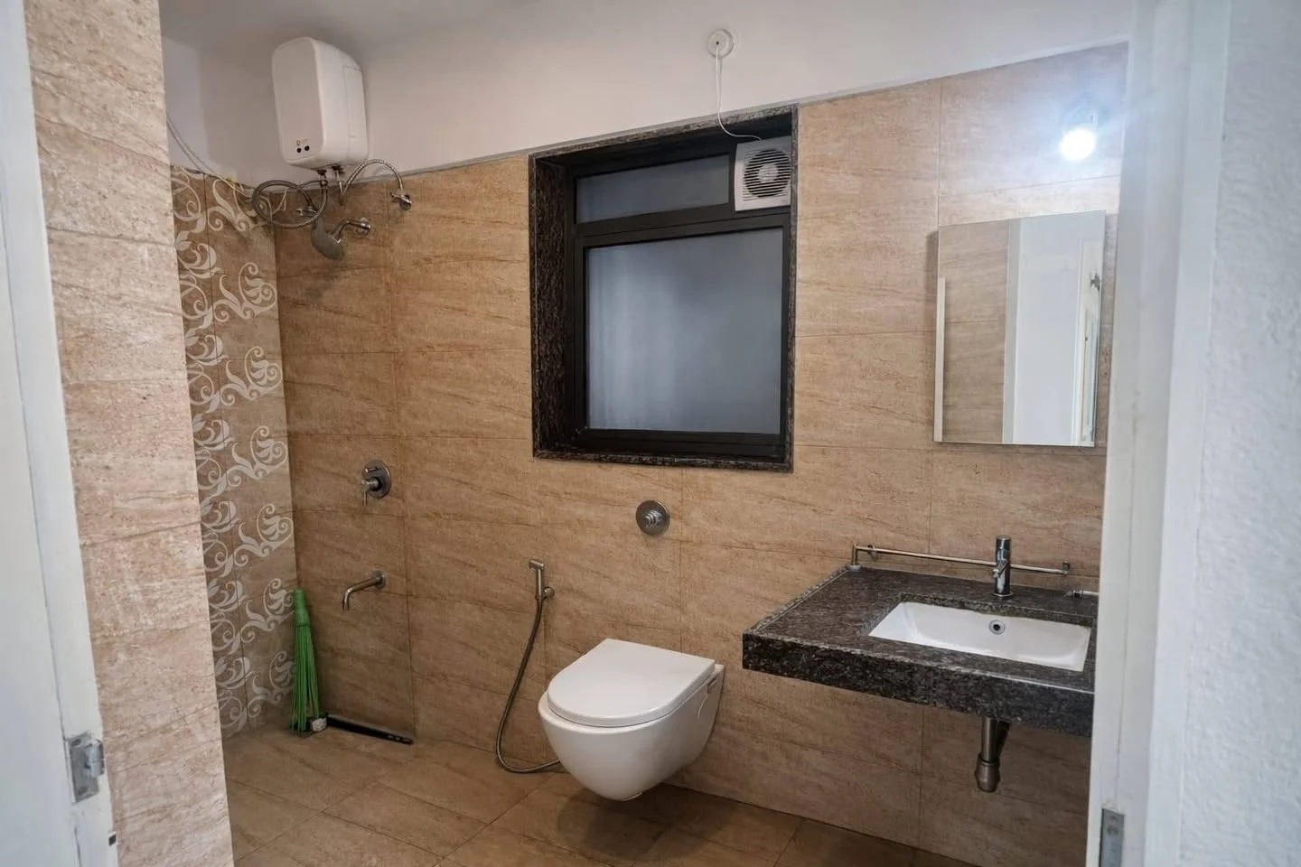 2 BHK Flat for Rent in Prime Location