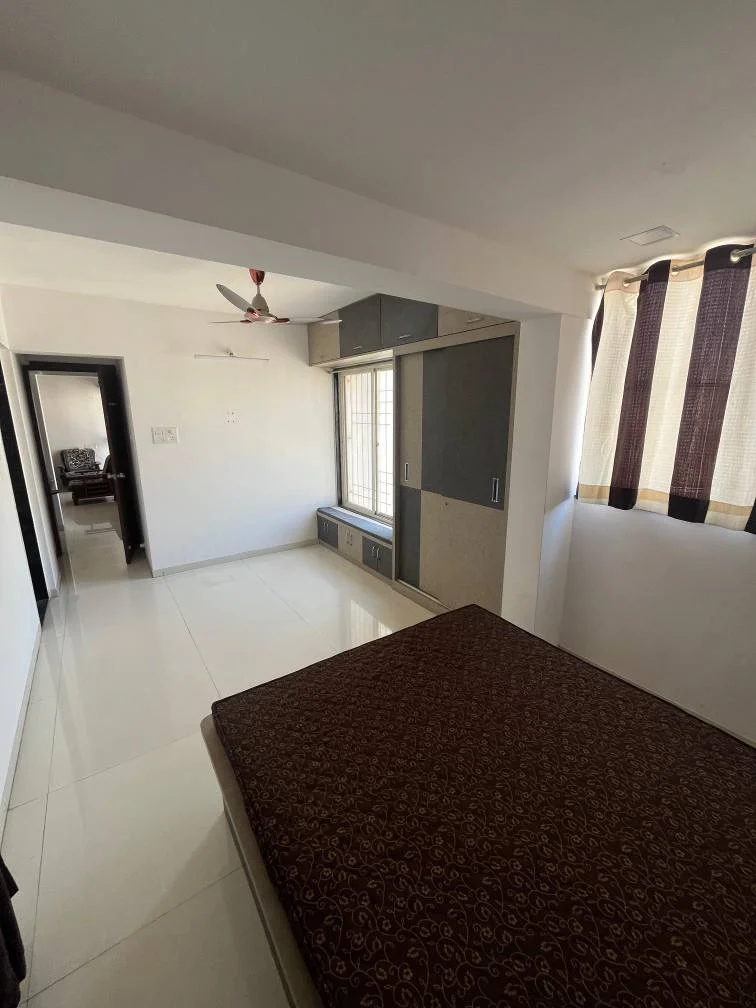 Single Occupancy for Female in 3 BHK Flat for Rent in Bharat Mata Road