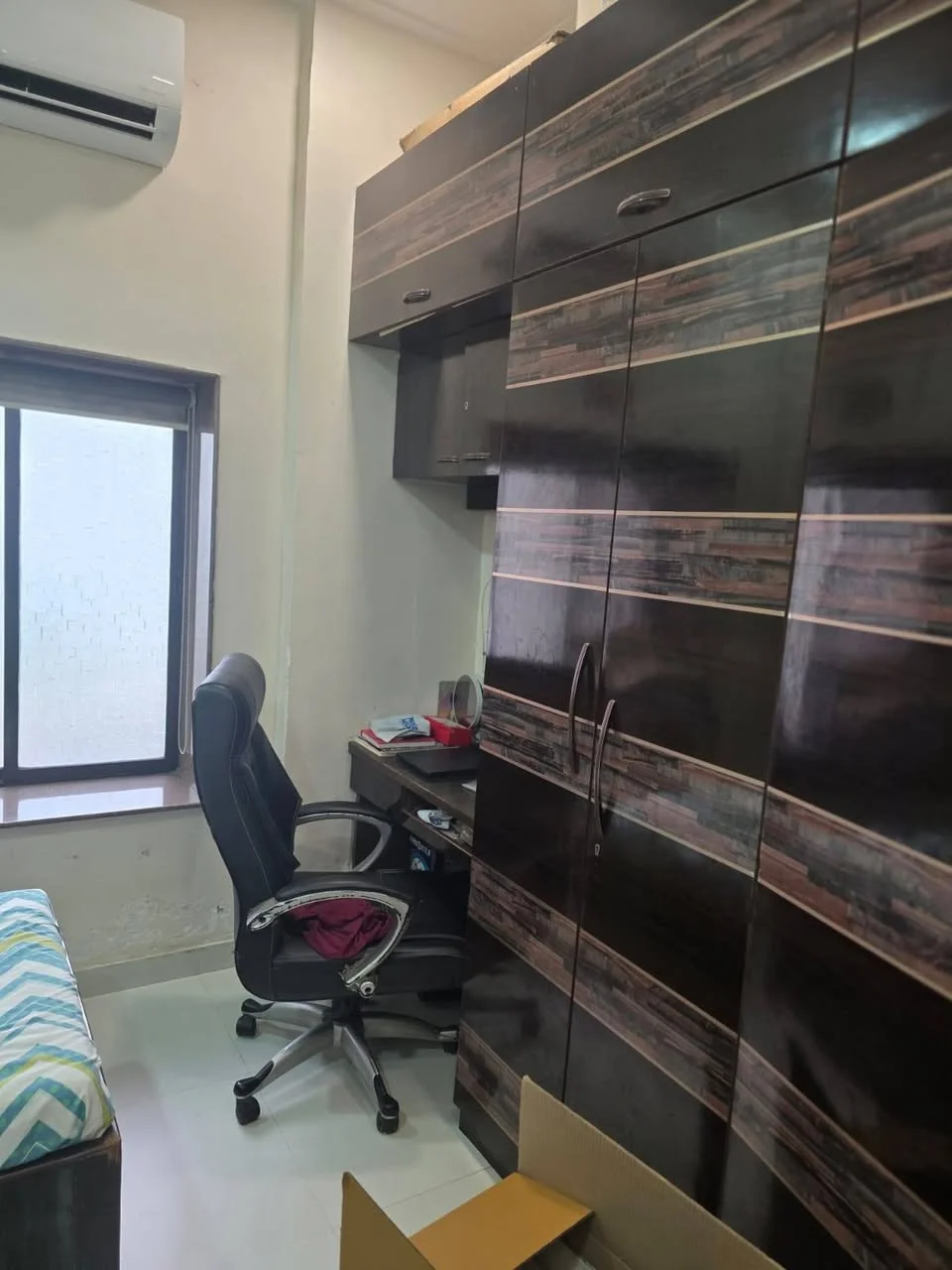 Single Occupancy in 3 BHK Flat for Rent in Bandra east Mumbai