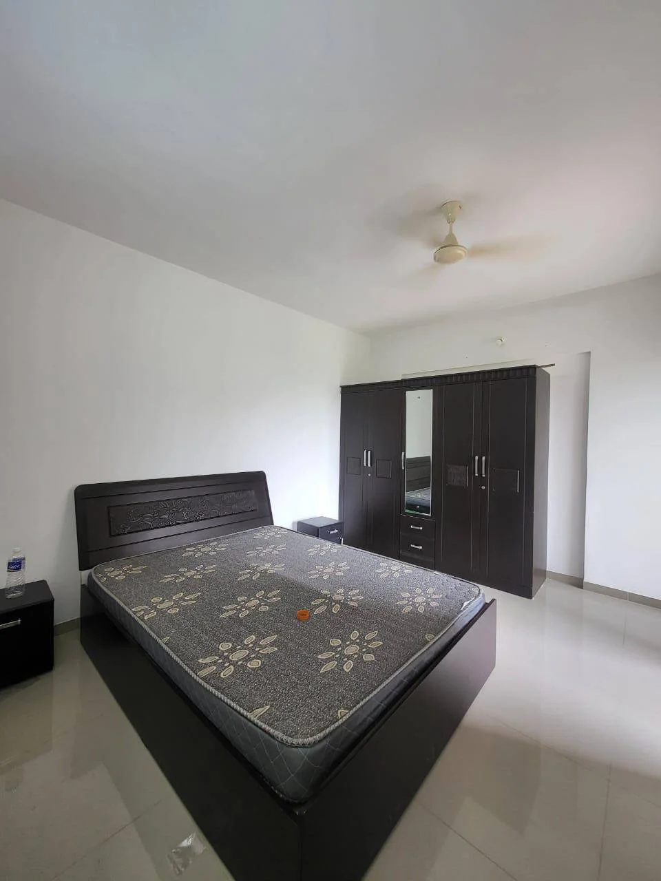 2 BHK Flat for Rent in Vnode Corner Road