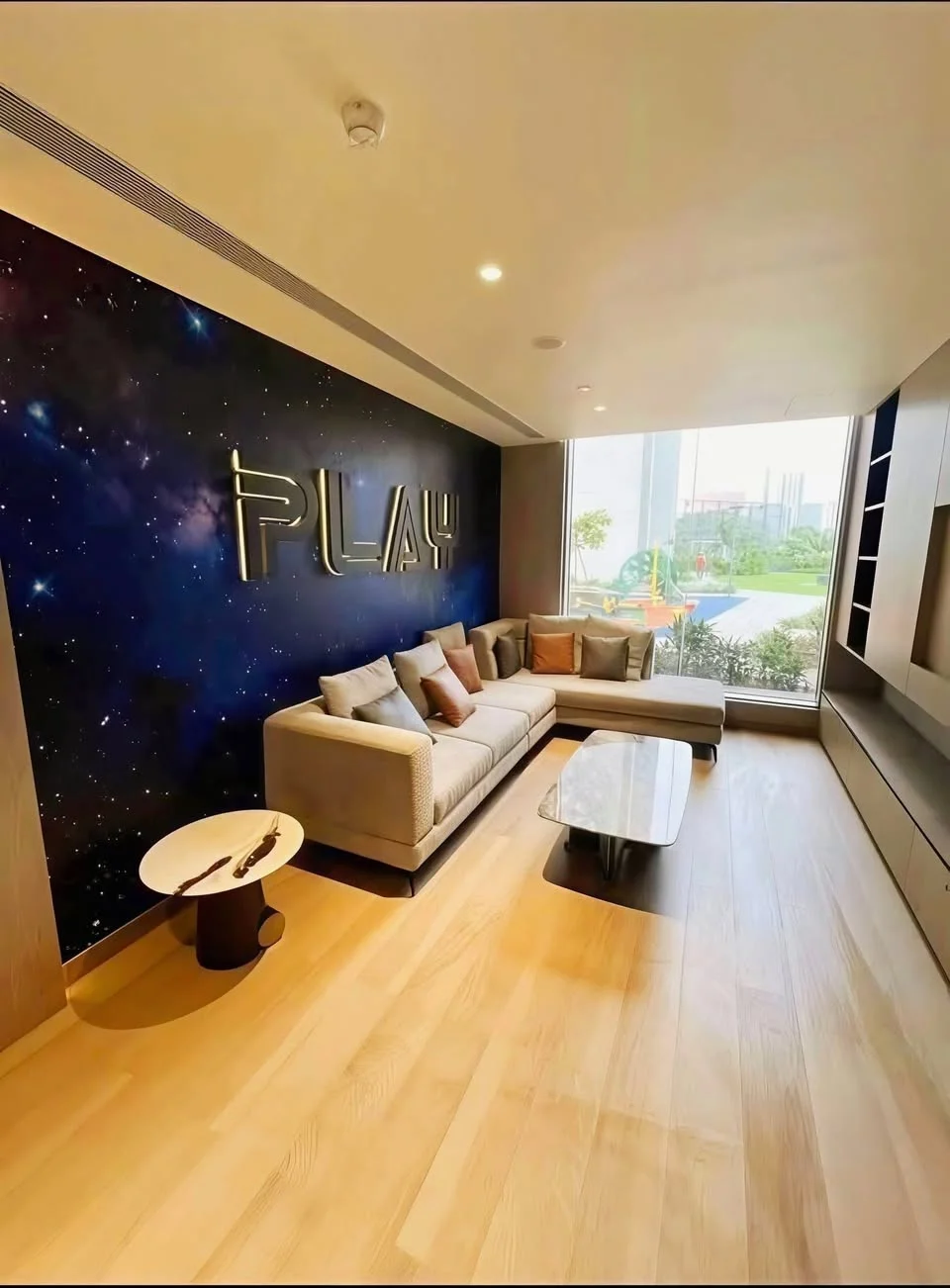 Single Occupancy in 3 BHK Flat for Rent in Sunteck avenue. 4 Goregoan w (Near ram mandir station)