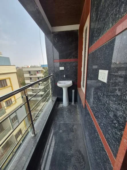 3 BHK Flat for Rent in kudlu gate metro station near hsr layout 2km