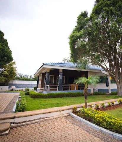 5 BHK Flat for Sale in 100/1