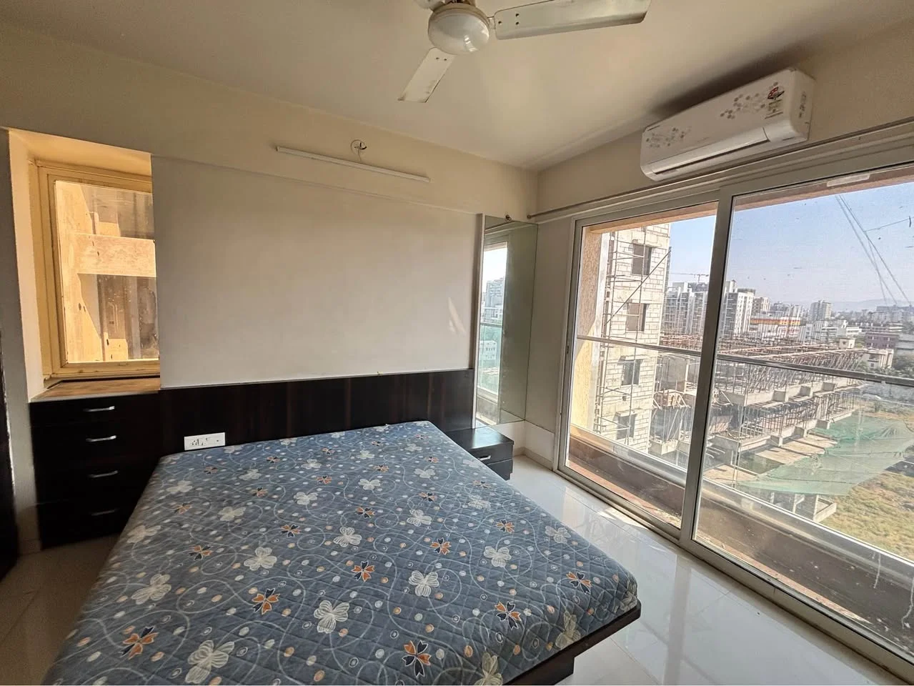 2 BHK Flat for Rent in Behind Amanora