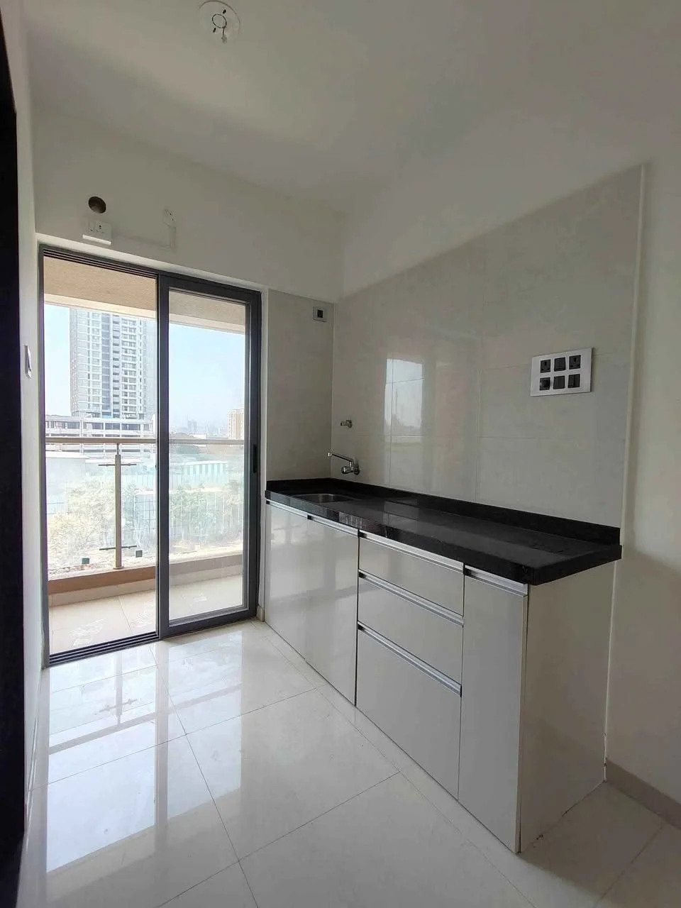 1 BHK Flat for Rent in Located very close to 7 Avenues society