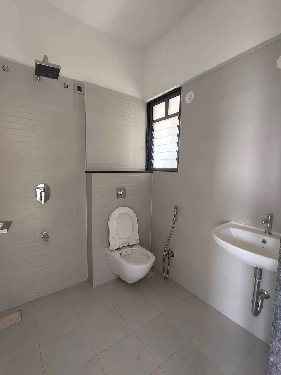 1 BHK Flat for Rent in Located very close to 7 Avenues society