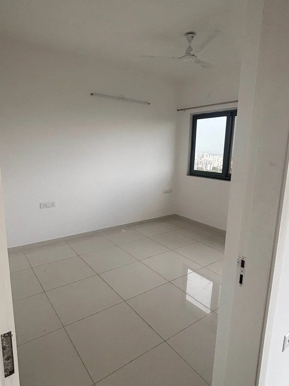 2 BHK Flat for Sale in Behind Amanora Mall