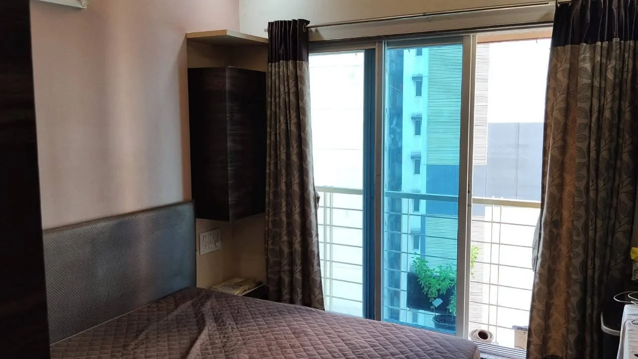 Single Occupancy for Female in 3 BHK Flat for Rent in Shell Colony