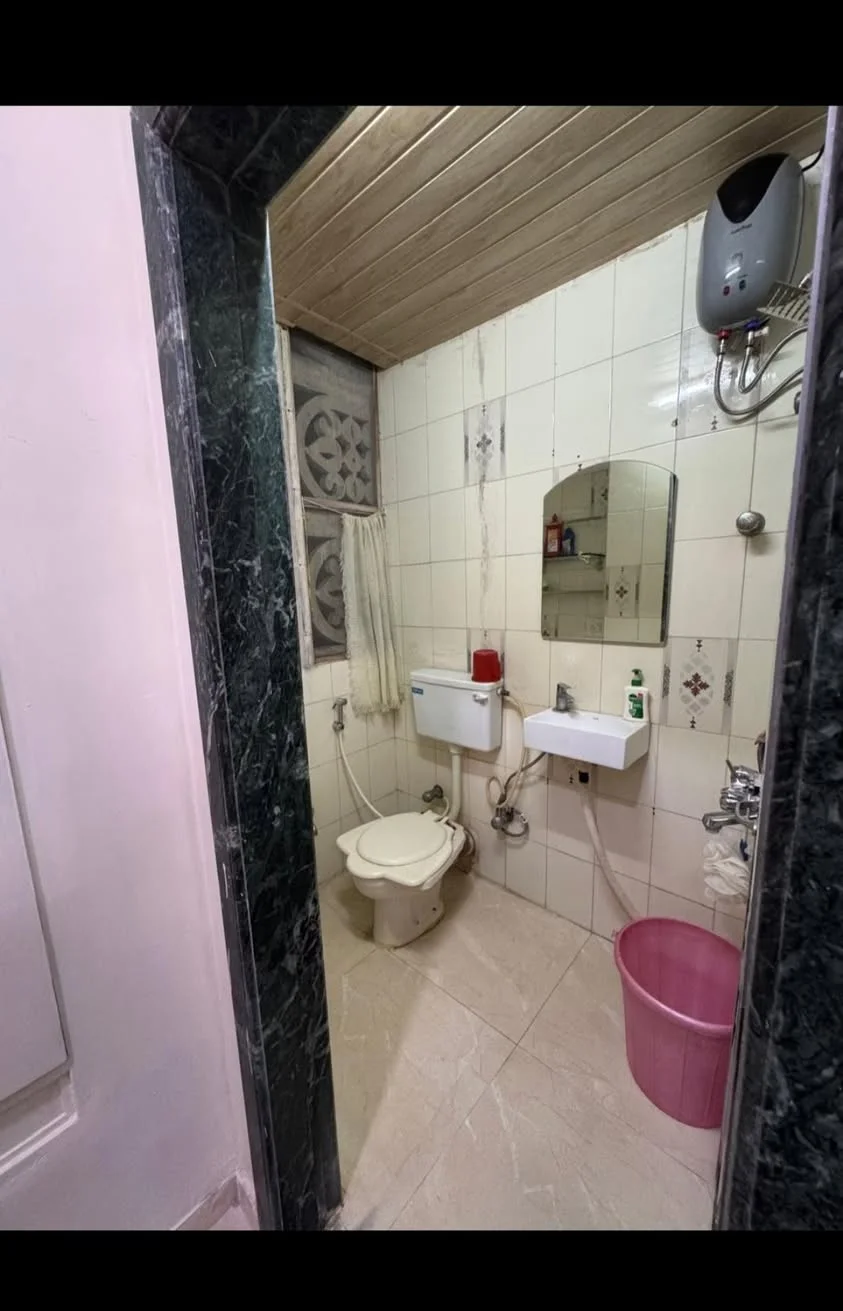 Single Occupancy for Male in 1 BHK Flat for Rent in bandra west near Mini Punjab Restaurant