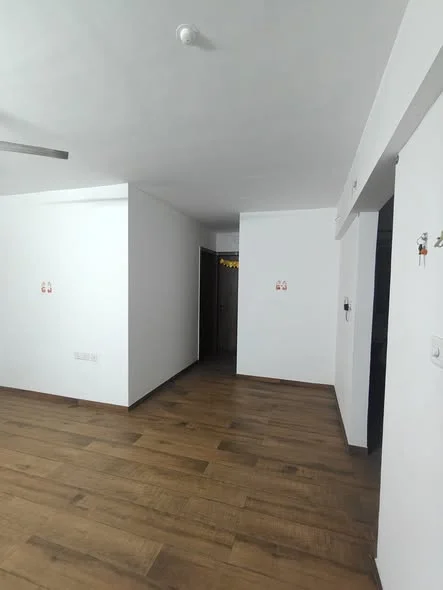 2 BHK Flat for Rent Near Barclays EON WTC