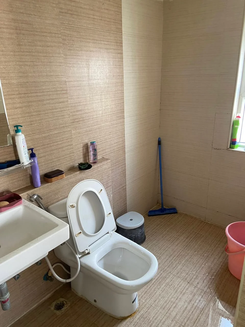 Single Occupancy for Male in 3 BHK Flat for Rent in Nallagandla