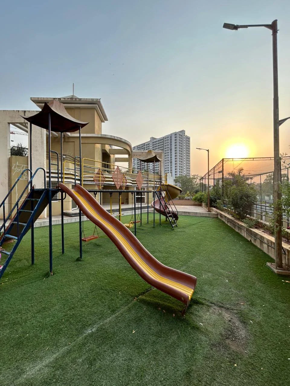 2 BHK Flat for Rent in The Royal Mirage Society