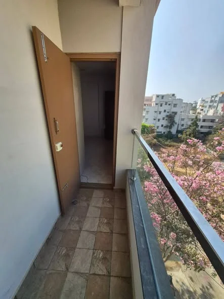2 BHK Flat for Rent in kudlu gate metro station near hsr layout 2km