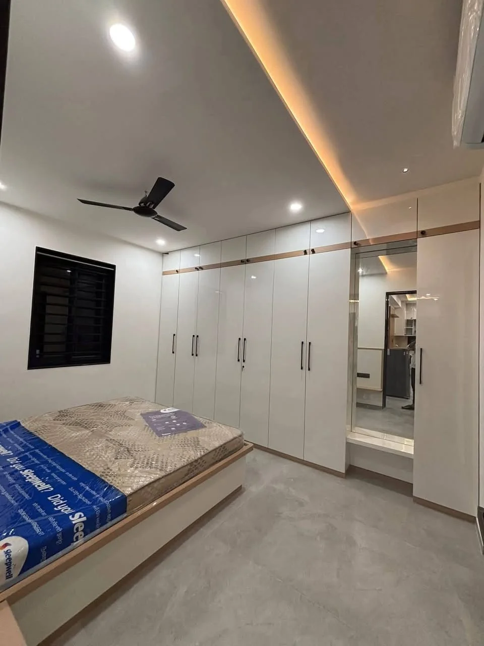 1 BHK Flat for Rent in Kondapur Botanical Garden AMB Mall Road Side