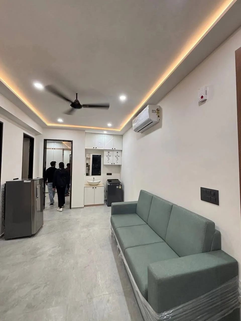 1 BHK Flat for Rent in Kondapur Botanical Garden AMB Mall Road Side
