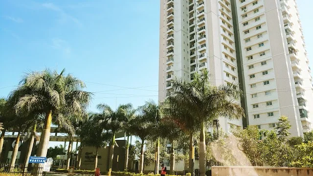 3.5 BHK Flat for Sale in Tower 17 in front of gate