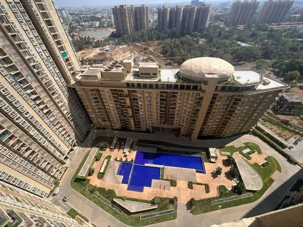 3 BHK Flat for Rent in Bhartiya City Mall & IT companies