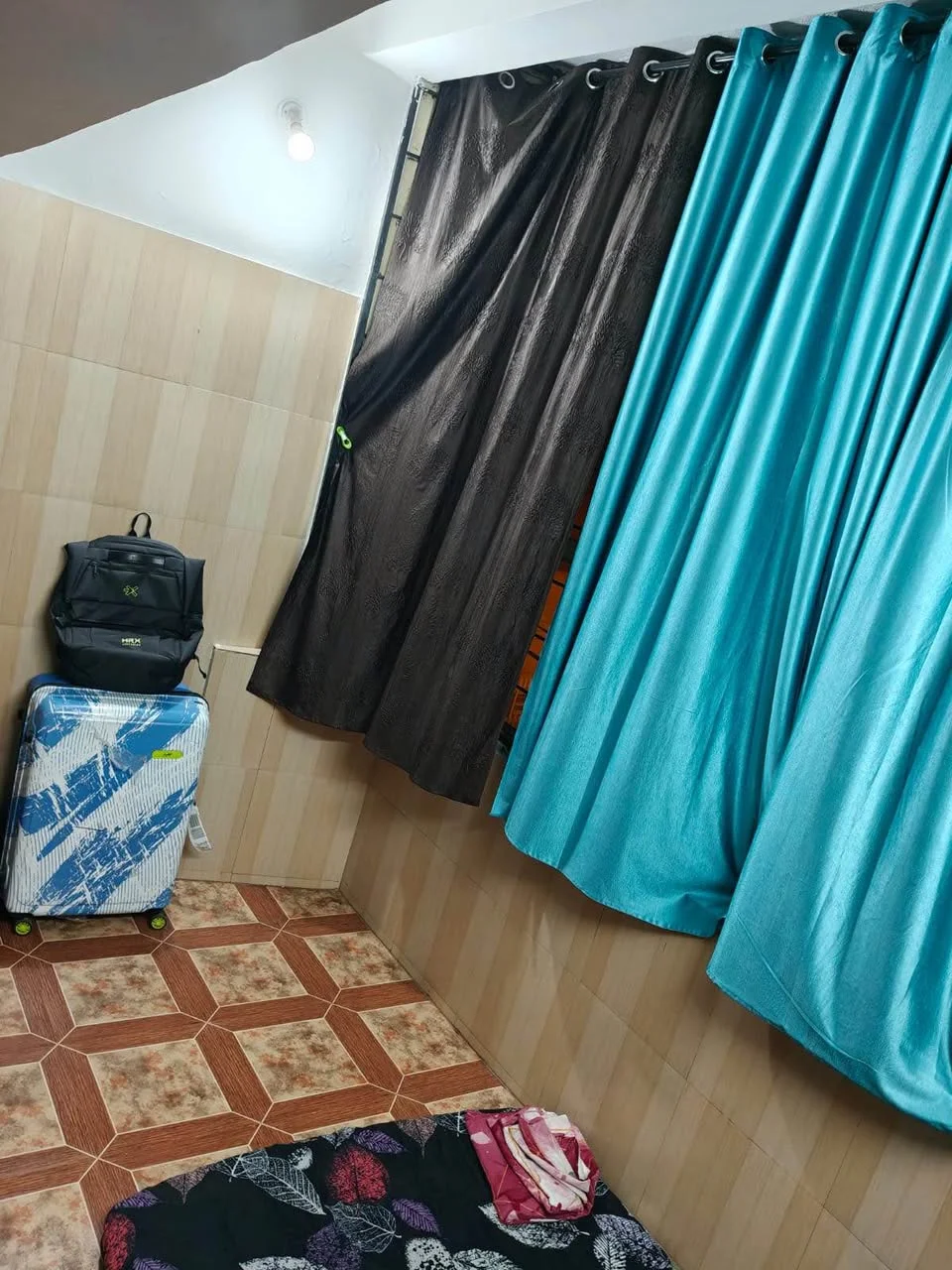 Single Occupancy for Male in 3 BHK Flat for Rent in KR Puram Near Metro Station & Bus Stop
